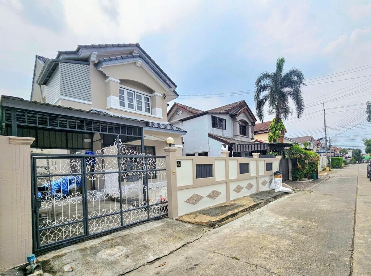 For SaleHouseEakachai, Bang Bon : ** Detached house, the best price in the project! Ready to move in! ** Golden location: Petch Ramai University, Green Road, Bang Bon 5 Road, convenient to travel