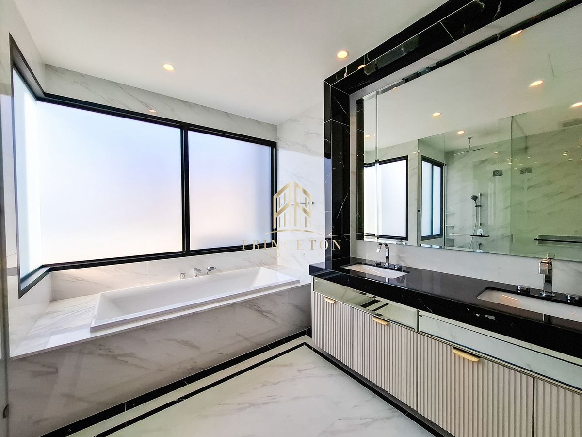 HousePattanakan, Srinakarin : Sell ​​or rent a luxury house, Saint, Royal Krungthep Kreetha 📌 092-4252445