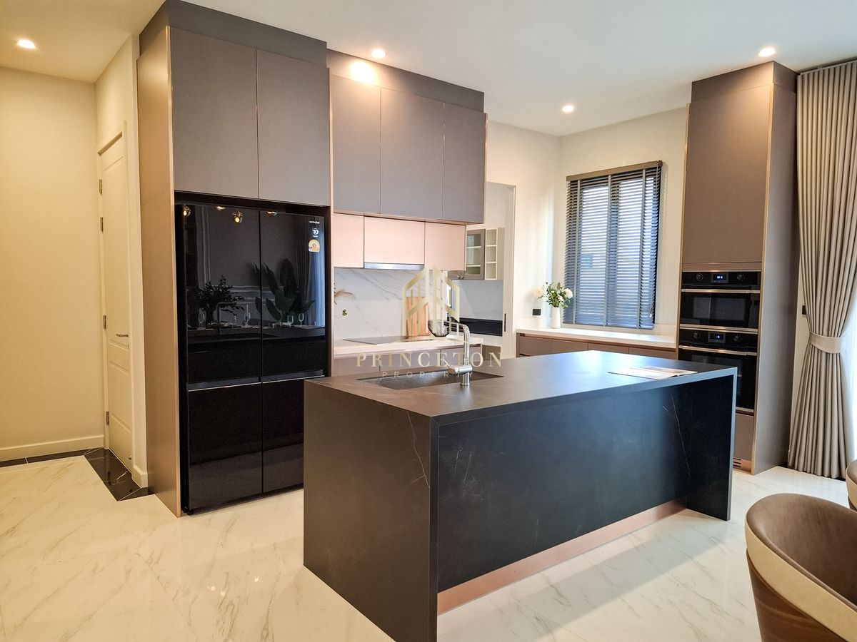 HousePattanakan, Srinakarin : Sell ​​or rent a luxury house, Saint, Royal Krungthep Kreetha 📌 092-4252445