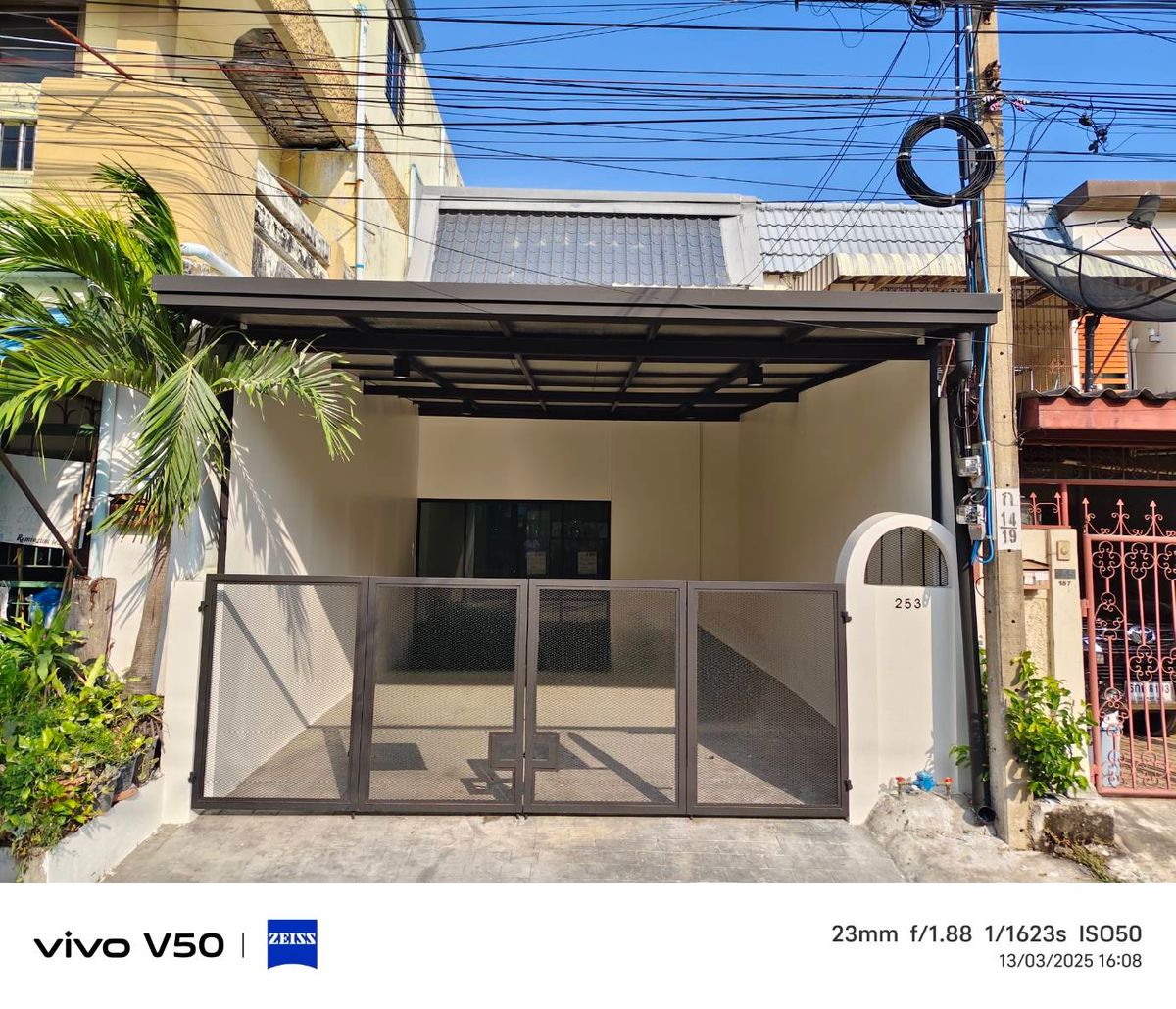 For SaleTownhomeRamkhamhaeng, Hua Mak : Sell ​​2-story townhouse, new renovated 4 bedrooms, 3 bathrooms, very good location, Ramkhamhaeng 24, Intersection 6 (Gant-254)