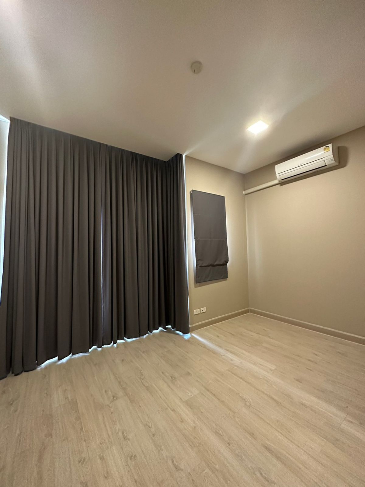 For SaleTownhomeLadkrabang, Suwannaphum Airport : Cheapest! House for sale, PATIO Ladkrabang-Motorway, Patio Ladkrabang-Motorway, near Suvarnabhumi Airport, 2-story townhome, special price, area 118 sq m., 3 bedrooms, beautiful house, ready to move in, good location, next to the main road, near the marke