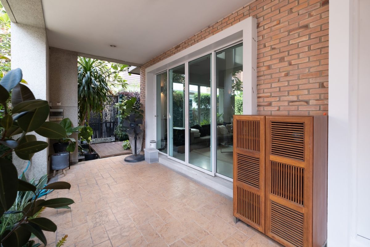 ขายบ้านรามคำแหง หัวหมาก : ✨ขายบ้านเดี่ยว 3ชั้นรีโนเวทใหม่ ที่ Baan Issara Rama9 4+2 ห้องนอน ขนาด 344ตรม. เฟอร์นิเจอครบ ย่านรามคำแหง  ใกล้ราชมังกีฬาสถาน 