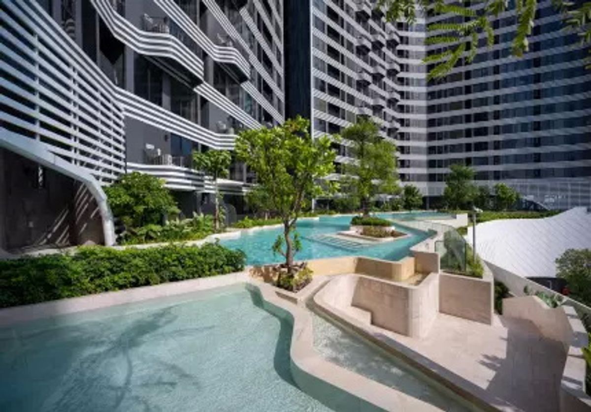 For SaleCondoBangna, Bearing, Lasalle : Condo for sale, ID Omobi, Sukhumvit East Point, 8th floor, usable area 84.22 sq.m., 3 bedrooms, 2 bathrooms, beautiful rooms, beautiful views, convenient to travel next to Sukhumvit Road, near BTS Bangna 250 meters.