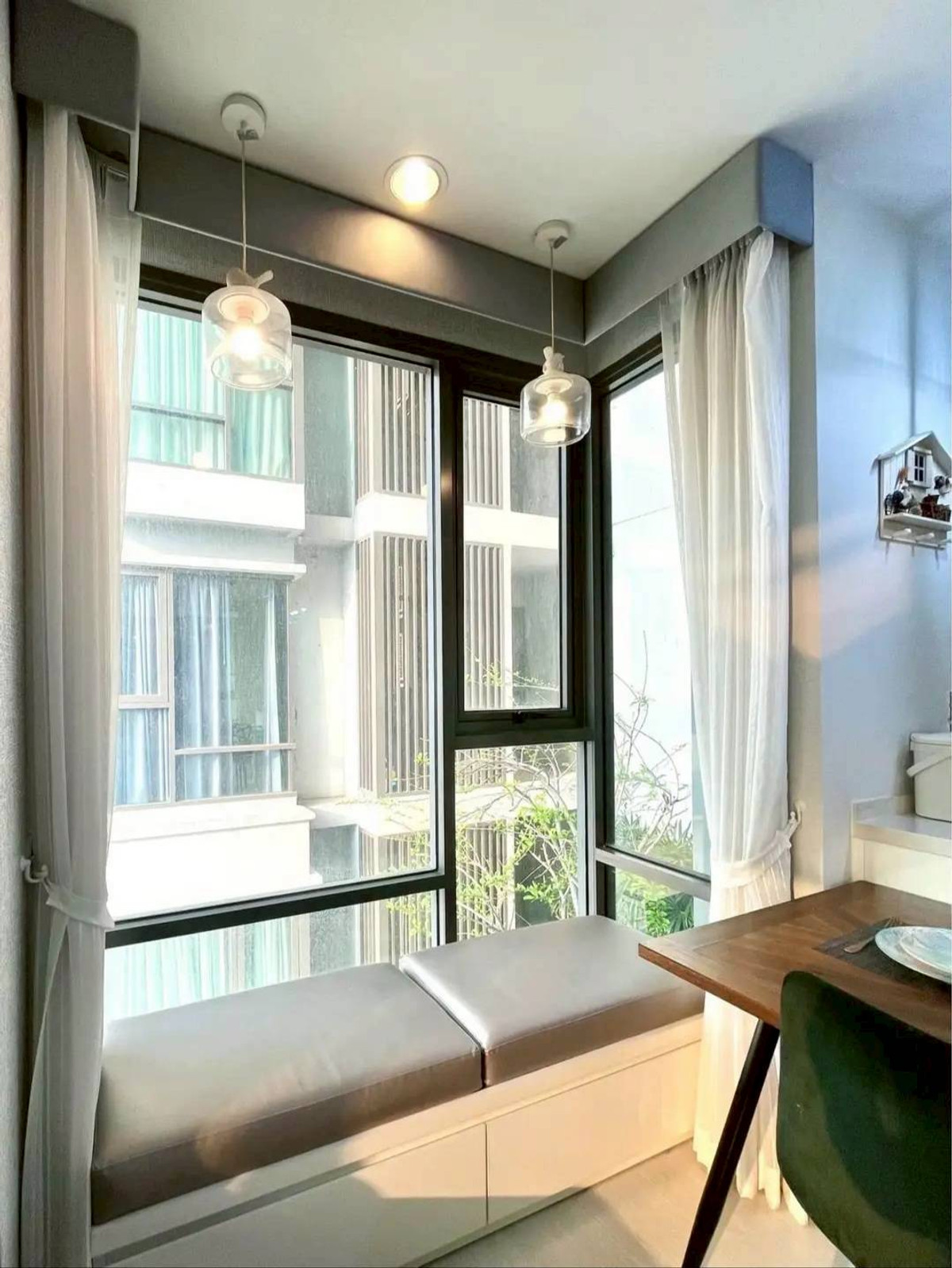 For RentCondoSukhumvit, Asoke, Thonglor : Rhythm Sukhumvit 42 condo, beautiful room, complete furniture with rent.