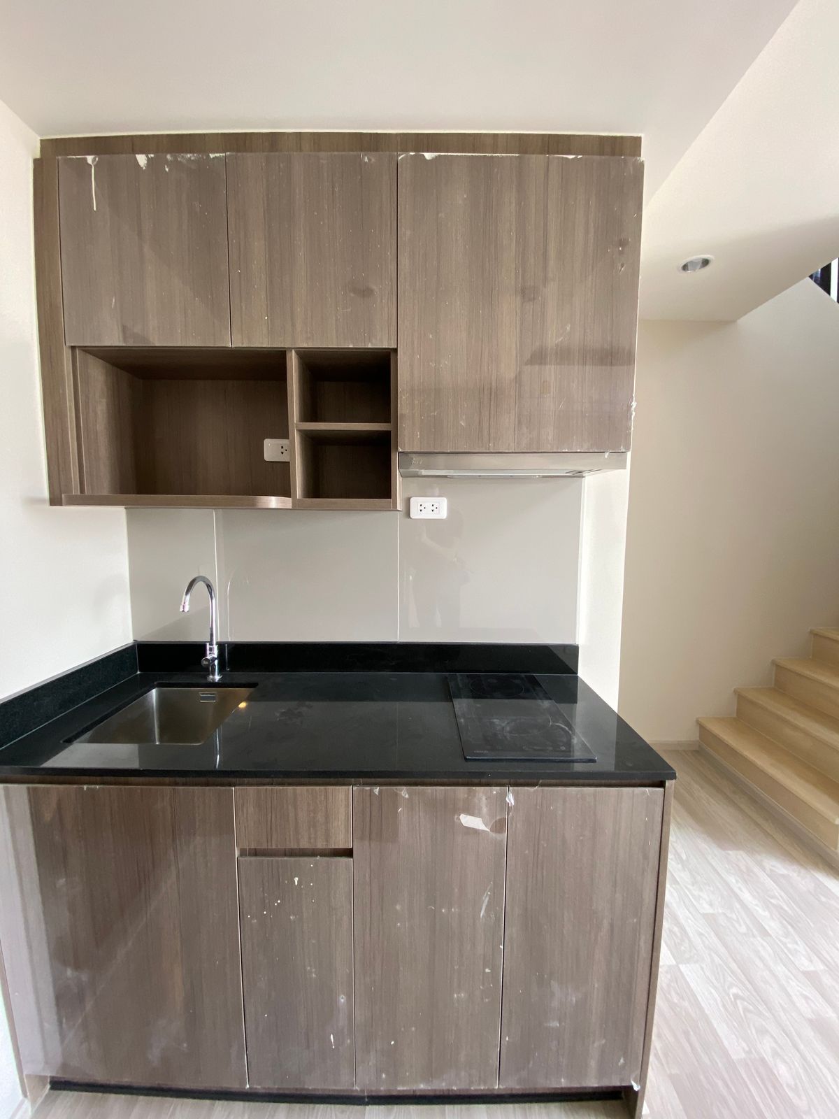 For SaleCondoBangna, Bearing, Lasalle : Condo for sale, ID Omobi, Sukhumvit East Point, Floor 30, Usable area 51.85 sq.m., 1 bedroom function, 1 bathroom, wide room, convenient to travel to Sukhumvit Road, near BTS Bangna 250 meters.