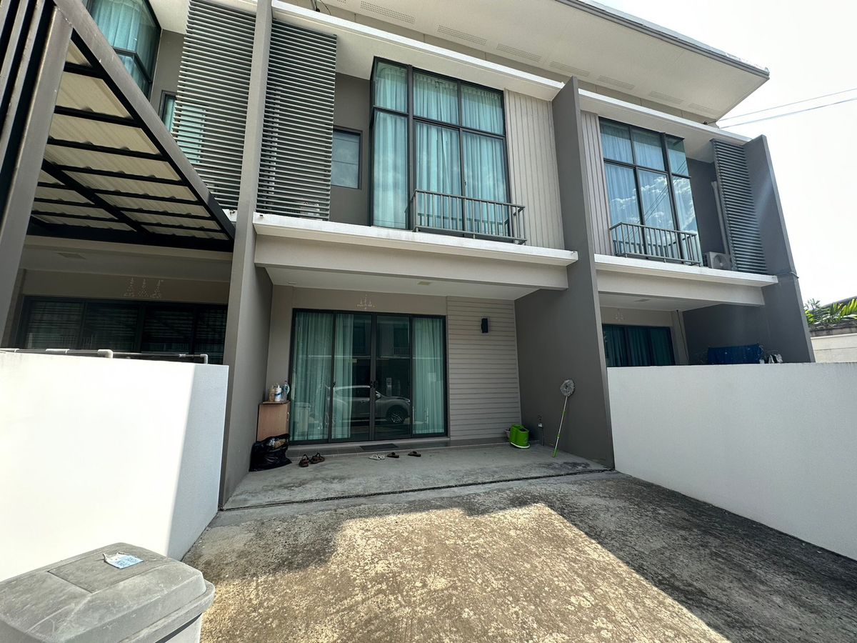 For SaleTownhome : ขายบ้าน พาทิโอ ลาดกระบัง - มอเตอร์เวย์ PATIO Ladkrabang - Motorway ทาวน์โฮม 2 ช้้น ใกล้ สนามบินสุวรรณภูมิ พื้นที่ 118 ตรม. 3 ห้องนอน บ้านสวย พร้อมอยู่ ทำเลดี ติดถนนใหญ่ เดินทางสะดวก ลาดกระบัง, สนามบินสุวรรณภูมิ,