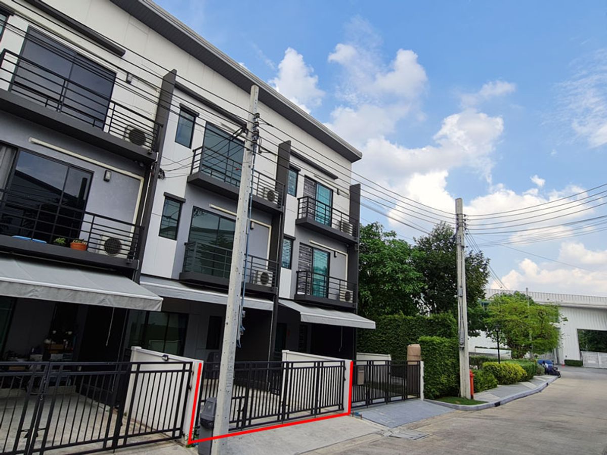 For SaleTownhomeNonthaburi, Bang Yai, Bangbuathong : Sell ​​.. Urgent 3 -story townhome next to club house near MRT Bang Rak Yai