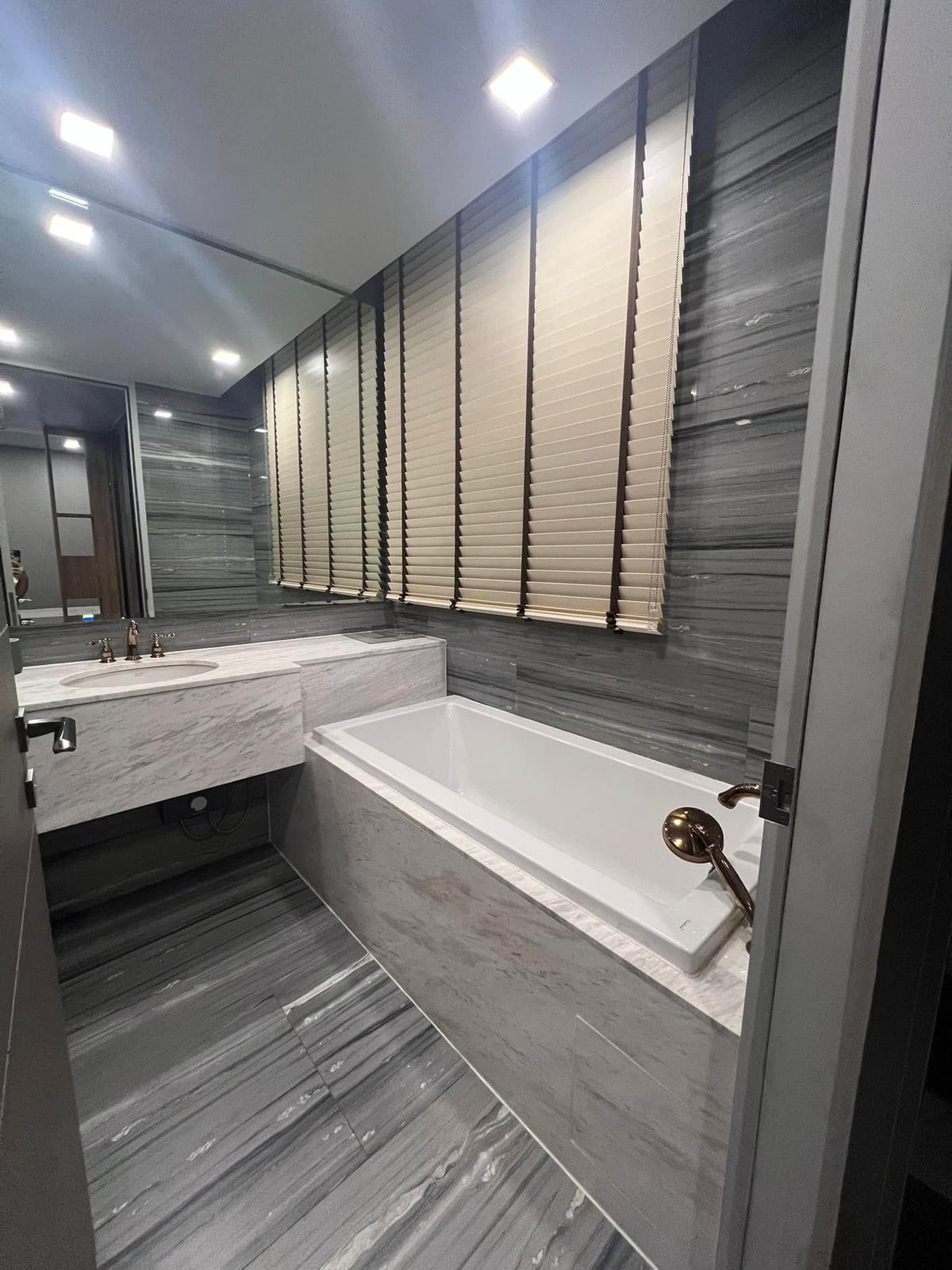 ให้เช่าคอนโดสุขุมวิท อโศก ทองหล่อ : คอนโด Ashton Residence 41 ห้องสวย เฟอร์นิเจอร์ครบ พร้อมเช่าอยู่