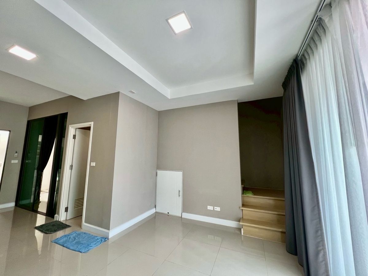 For SaleTownhomeLadkrabang, Suwannaphum Airport : House for sale, Patio Lat Krabang - Motorway, 2-story townhome, near Suvarnabhumi Airport, area 118 square meters, 3 bedrooms, beautiful house, ready to move in, good location, next to the main road, convenient travel, Lat Krabang, Suvarnabhumi Airport,