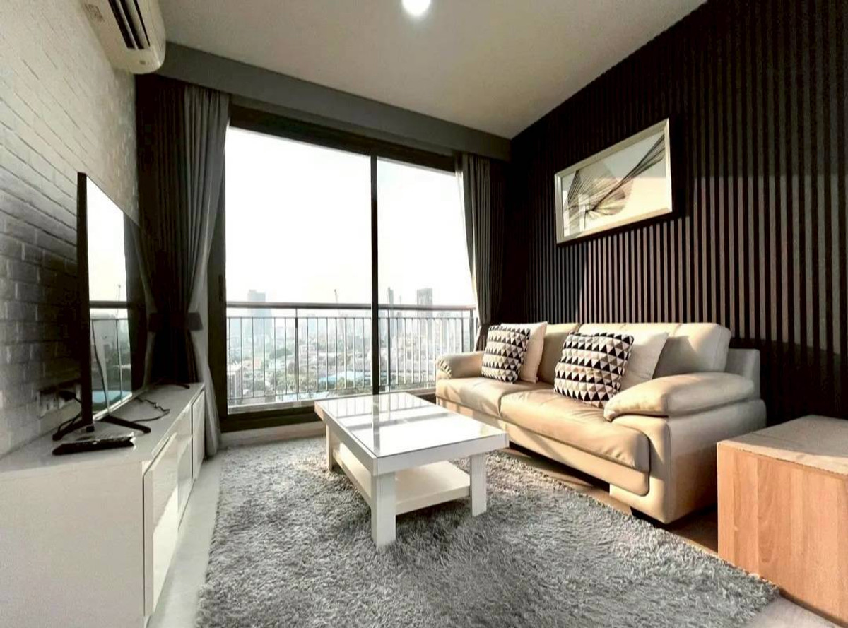 For RentCondoSukhumvit, Asoke, Thonglor : Rhythm Sukhumvit 42 condo, beautiful room, complete furniture with rent.