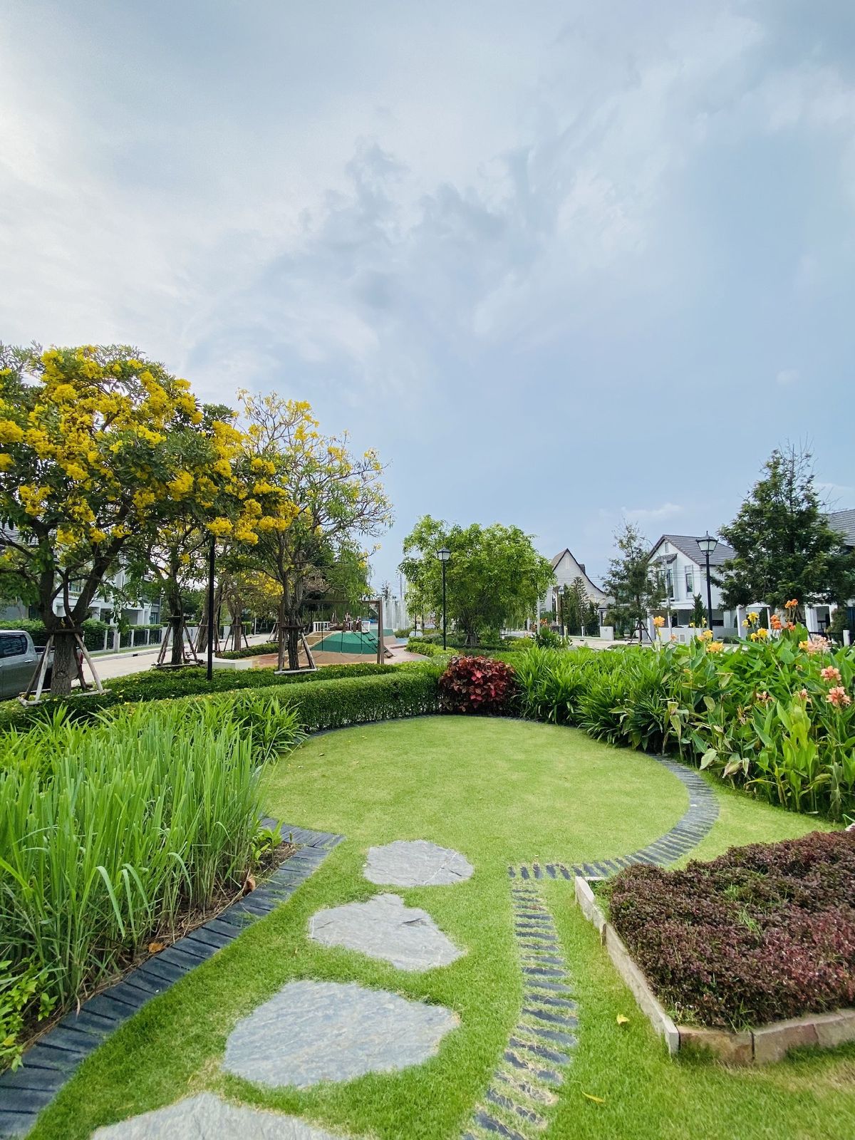 ขายบ้านลาดกระบัง สุวรรณภูมิ : สราญสิริ รามคำแหง บ้านหรู หิ้วกระเป๋าเข้าอยู่ได้เลย ที่ดิน 56 ตรว. พื้นที่ใช้สอย 184 ตรม.