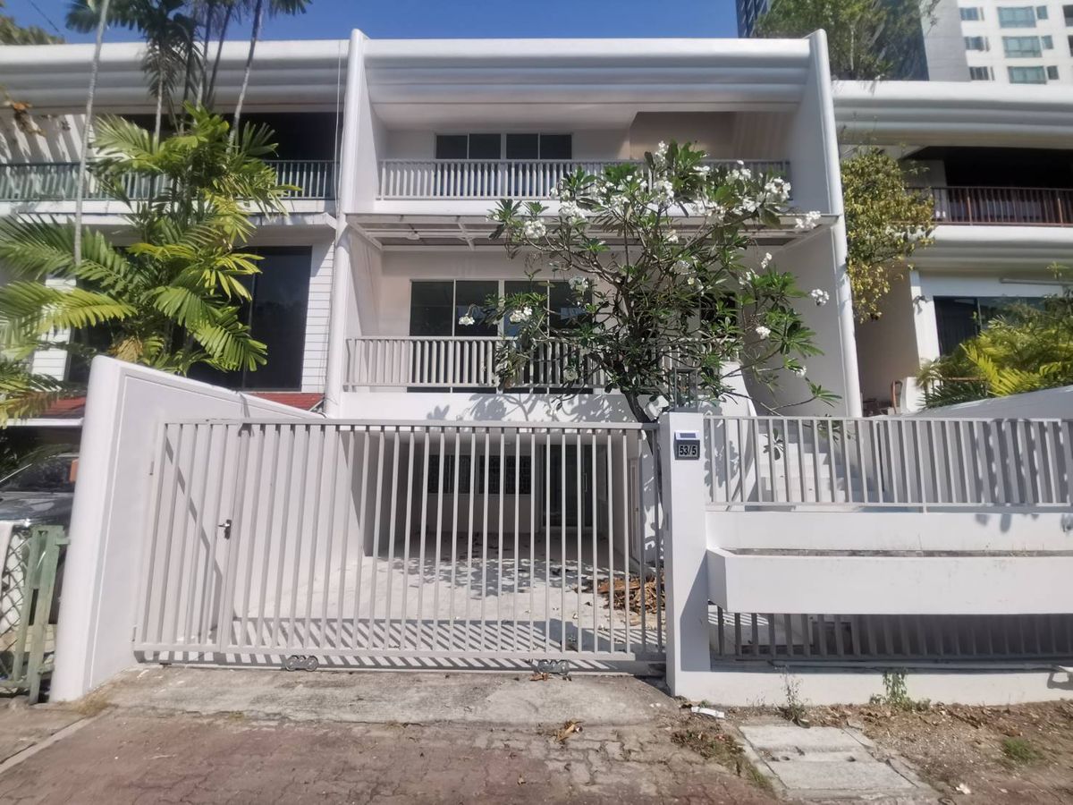 For SaleTownhomeSukhumvit, Asoke, Thonglor : Urgent sale, Townhome 38 million, Phrom Phong, Soi Sukhumvit 31
