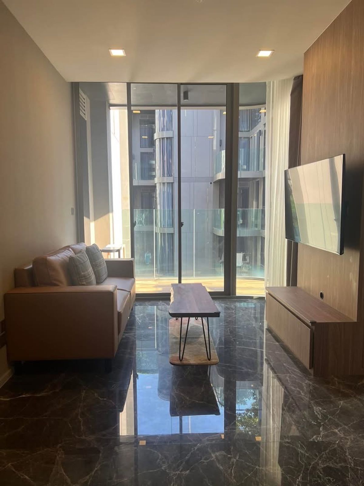 ขายคอนโดสุขุมวิท อโศก ทองหล่อ : 📢👇For investors, receiving monthly rental income 65k:month until April 2027. Low rise petfriendly , quiet and peaceful place, in Em district area, near Benjasiri park,  nice decoration