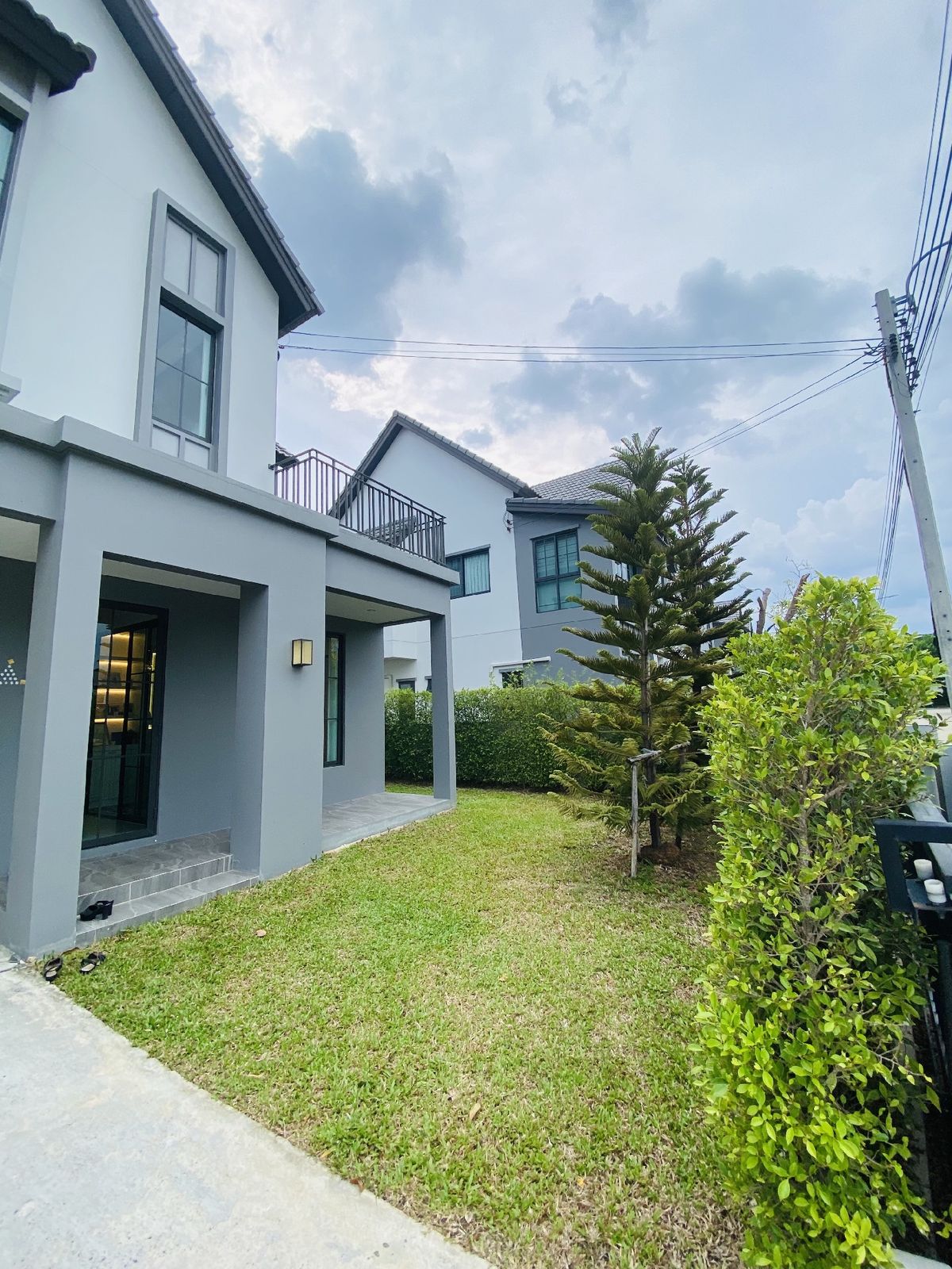 ขายบ้านลาดกระบัง สุวรรณภูมิ : สราญสิริ รามคำแหง บ้านหรู หิ้วกระเป๋าเข้าอยู่ได้เลย ที่ดิน 56 ตรว. พื้นที่ใช้สอย 184 ตรม.