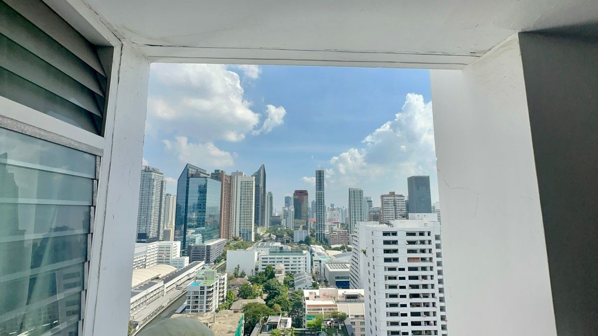 For SaleCondoNana, North Nana,Sukhumvit13, Soi Nana : For Sale Condo Kallista Manations Large Room with Balcony (S03-1995)