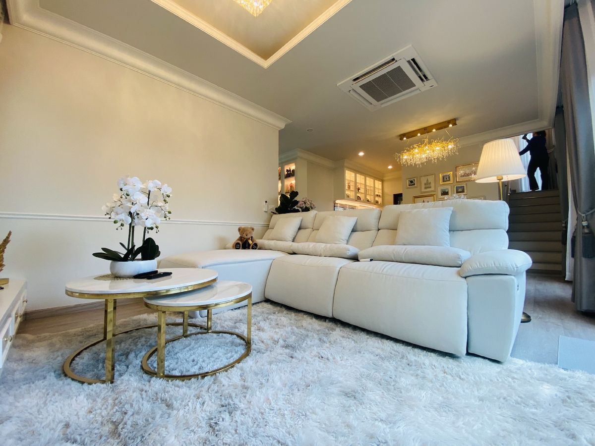 ขายบ้านลาดกระบัง สุวรรณภูมิ : สราญสิริ รามคำแหง บ้านหรู หิ้วกระเป๋าเข้าอยู่ได้เลย ที่ดิน 56 ตรว. พื้นที่ใช้สอย 184 ตรม.