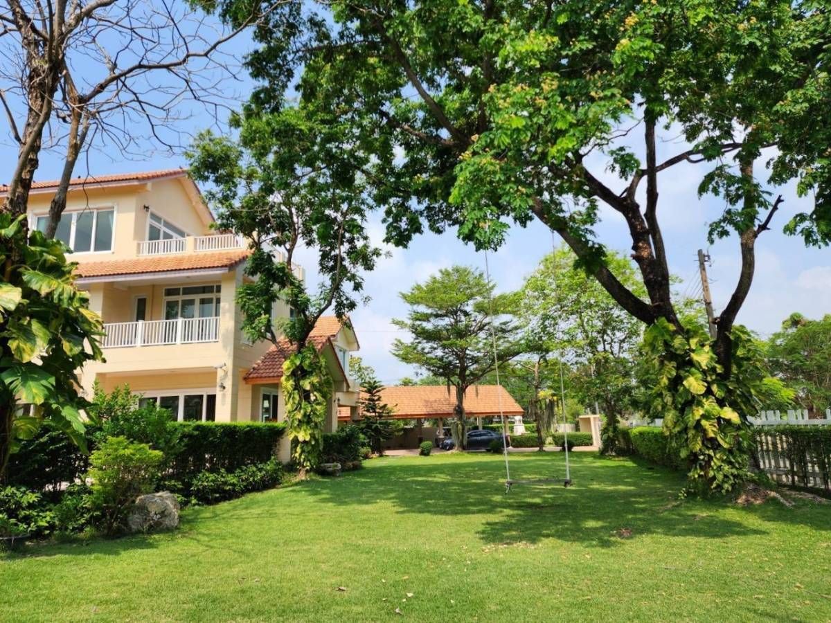 ขายบ้านสมุทรปราการ สำโรง : ขายบ้านเดี่ยวหลังสวย 6ห้องนอน 6ห้องน้ำ ติดสนามกอล์ฟ Lakewood Country Club บางนา-ตราด กม.18