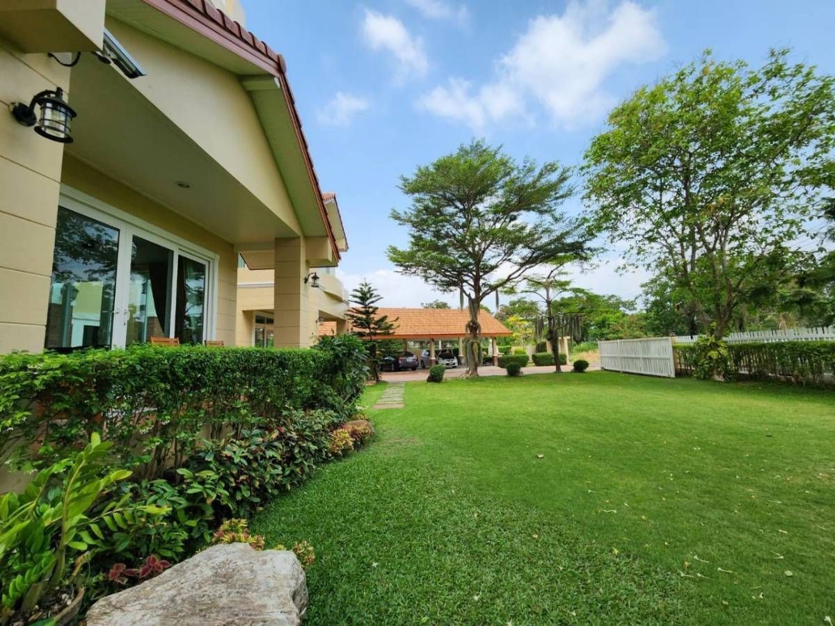 For SaleHouseSamut Prakan,Samrong : House for sale, 6 hars, sleeping 6 bathrooms next to the Lakewood Country Club Lakewood Country Club