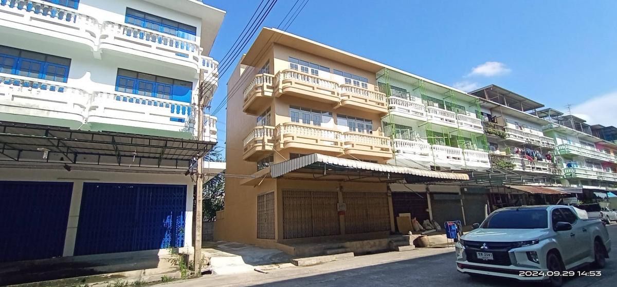 ให้เช่าอาคารพาณิชย์พุทธมณฑล ศาลายา : 🏢 ให้เช่าอาคารพาณิชย์ 3 ชั้น 2 คูหา ห้องมุม สภาพใหม่! ✨📍 ทำเลดี พุทธมณฑลสาย 3 พื้นที่ใช้สอยกว้าง จอดรถสะดวก ✅ เจ้าของปล่อยเอง ราคาดี!
