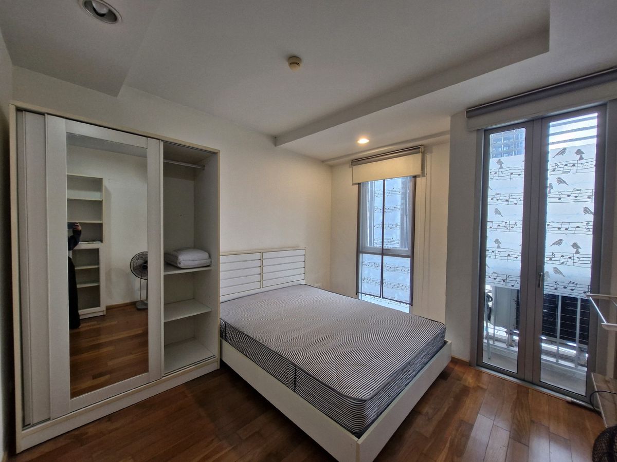 For RentCondoLadprao, Central Ladprao : For rent, The Line Phahonyothin, Building A, corner room, only 11,000/month. Interested call 064-3245192 (Fen)