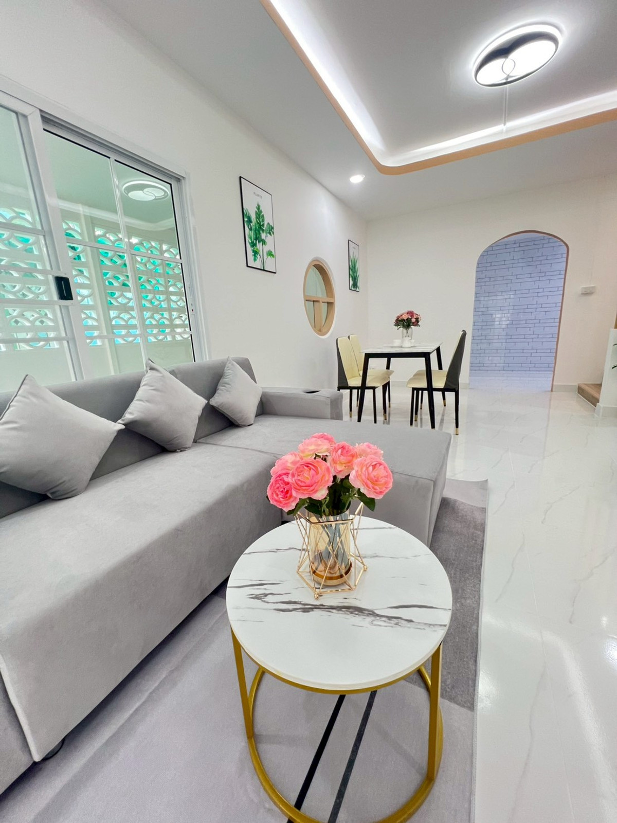 For SaleTownhomePathum Thani,Rangsit, Thammasat : Sell ​​Townhouse, 2nd corner room, Pruksa 9, Soi 49, Rangsit-Khlong 3, Size 27.4 Sq. There are 3 bedrooms, 2 bathrooms, good condition, full of kitchen, car park, price 1,600,000.- Free loans. Interested contact 085-550-1599.
