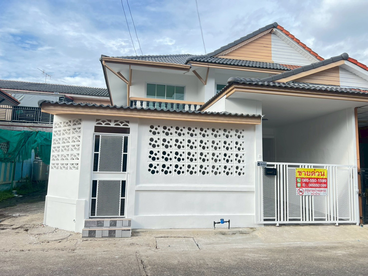 ขายทาวน์โฮมปทุมธานี รังสิต ธรรมศาสตร์ : ขายทาวน์เฮ้าส์ห้องมุม 2 ชั้น พฤกษา 9 ซอย 49 รังสิต-คลอง 3 ขนาด 27.4 ตรว. มี 3 ห้องนอน 2 ห้องน้ำ รีโนเวทแล้ว ต่อเติมเต็ม ห้องครัว ที่จอดรถ ราคา  2,150,000.-  สินเชื่อฟรี  สนใจติดต่อ 085-550-1599