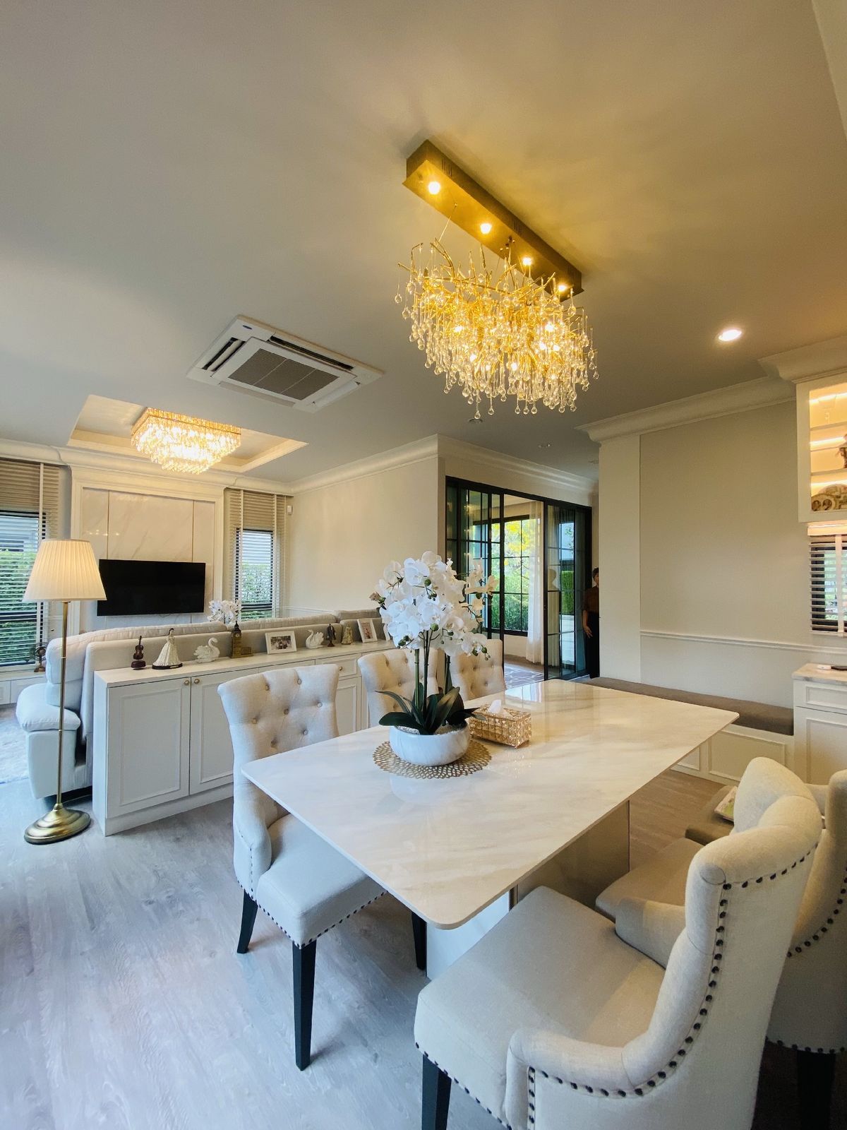 ขายบ้านลาดกระบัง สุวรรณภูมิ : สราญสิริ รามคำแหง บ้านหรู หิ้วกระเป๋าเข้าอยู่ได้เลย ที่ดิน 56 ตรว. พื้นที่ใช้สอย 184 ตรม.