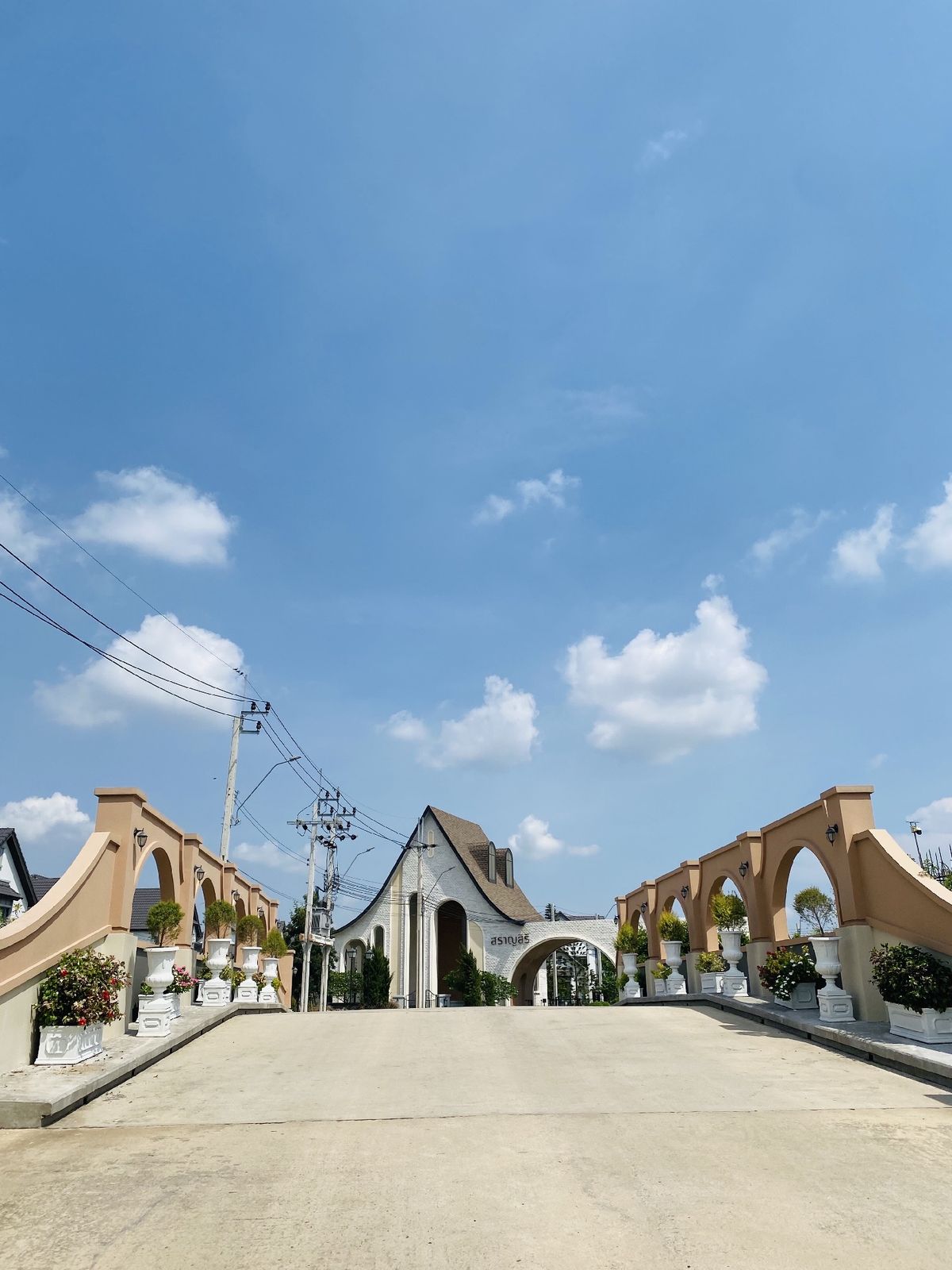 ขายบ้านลาดกระบัง สุวรรณภูมิ : สราญสิริ รามคำแหง บ้านหรู หิ้วกระเป๋าเข้าอยู่ได้เลย ที่ดิน 56 ตรว. พื้นที่ใช้สอย 184 ตรม.