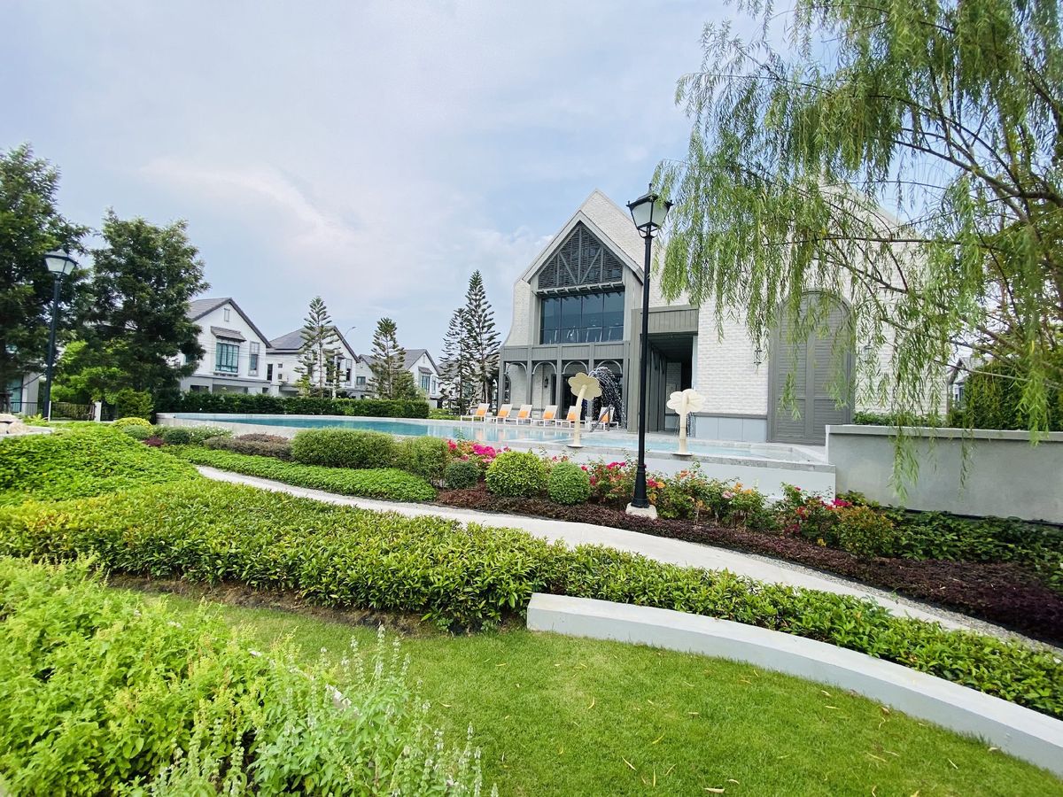 ขายบ้านลาดกระบัง สุวรรณภูมิ : สราญสิริ รามคำแหง บ้านหรู หิ้วกระเป๋าเข้าอยู่ได้เลย ที่ดิน 56 ตรว. พื้นที่ใช้สอย 184 ตรม.