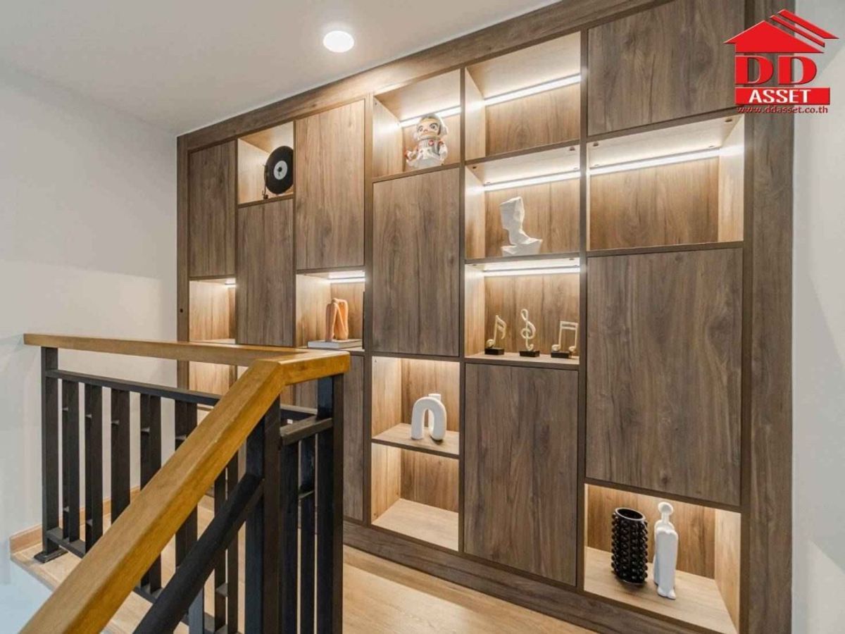 ขายบ้านลาดกระบัง สุวรรณภูมิ : ขายบ้านเดี่ยว 2 ชั้น เดอะ แฮมป์ตัน พระราม9 กรุงเทพกรีฑา (The Hampton Rama 9 Krungthep Kreetha) ใกล้ถนนตัดใหม่ศรีนครินทร์- ร่มเกล้า รหัส : H8174