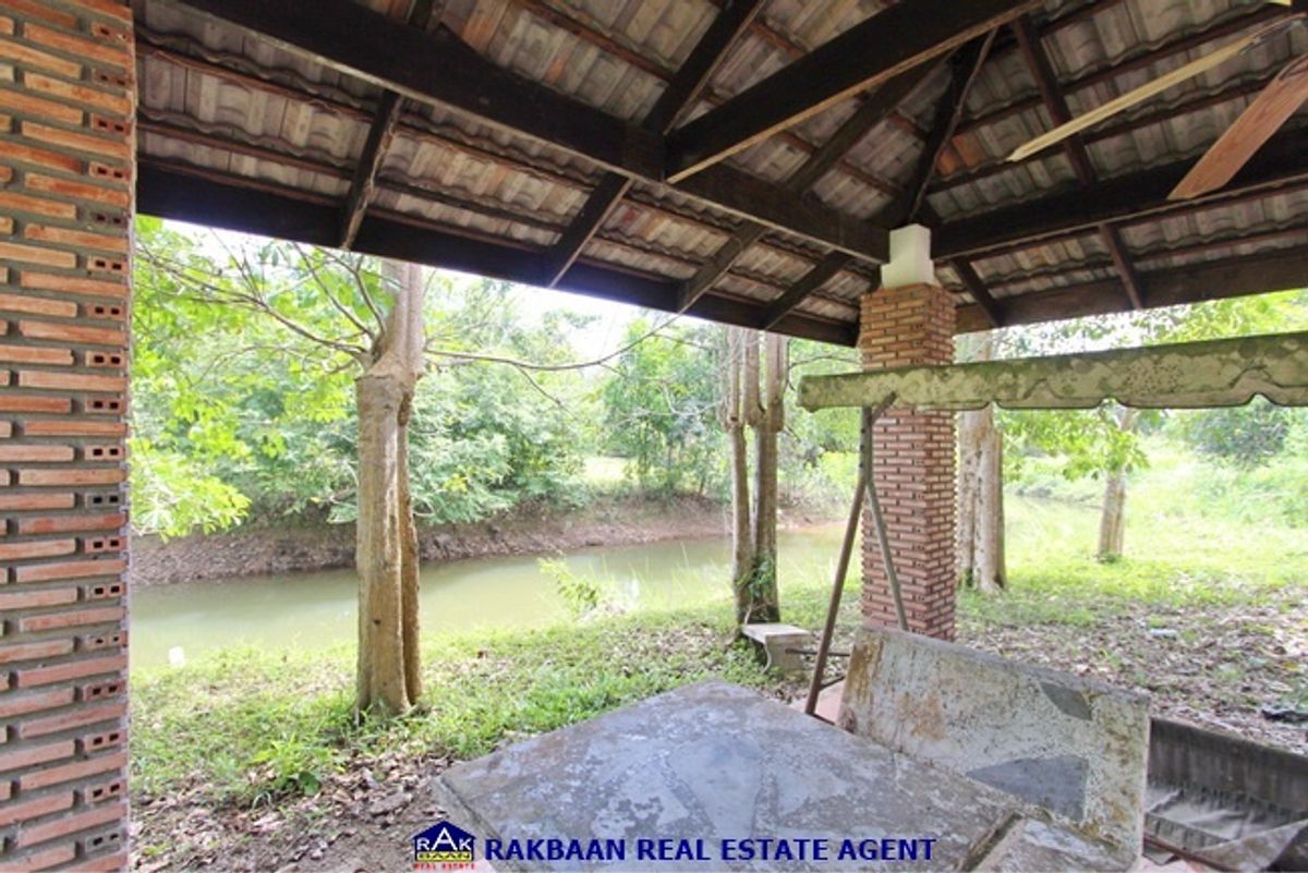 ขายบ้านจันทบุรี : ขายบ้านพักตากอากาศ Rabbit Hill Resort 1ไร่ 16วา 2ห้องนอน 2ห้องน้ำ หลังบ้านติดธารน้ำ วิวภูเขา ราคาเพียง 1.75 ล้านเท่านั้น