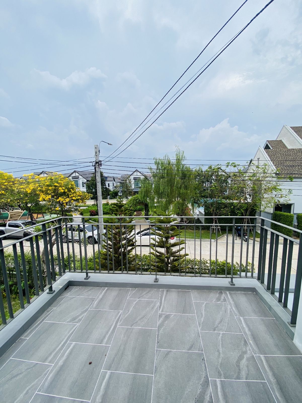 ขายบ้านลาดกระบัง สุวรรณภูมิ : สราญสิริ รามคำแหง บ้านหรู หิ้วกระเป๋าเข้าอยู่ได้เลย ที่ดิน 56 ตรว. พื้นที่ใช้สอย 184 ตรม.