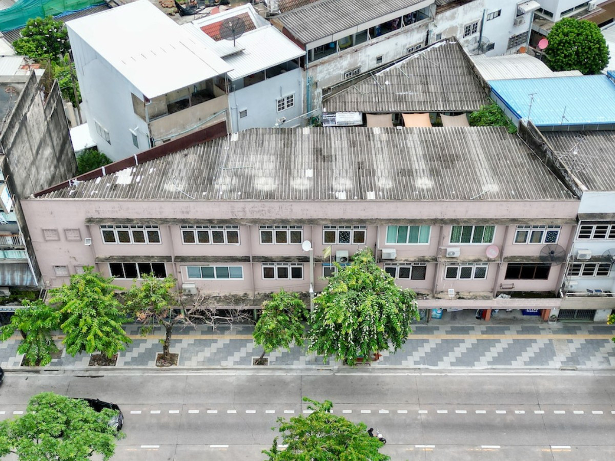 ขายโชว์รูมลาดพร้าว เซ็นทรัลลาดพร้าว : ขายตึกลาดพร้าว ติดถนนใหญ่ ซอยลาดพร้าว11-13 กว้าง34เมตร เนื้อที่96ตรว เหมาะติดป้ายโฆษณา จอดรถใต้ตึกได้หลายคัน ใกล้แยกรัชดา-ลาดพร้าว ราคาต่อรองได้