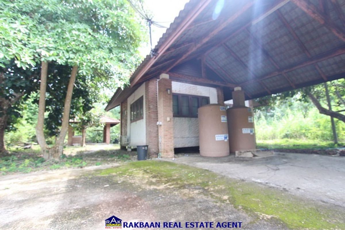 ขายบ้านจันทบุรี : ขายบ้านพักตากอากาศ Rabbit Hill Resort 1ไร่ 16วา 2ห้องนอน 2ห้องน้ำ หลังบ้านติดธารน้ำ วิวภูเขา ราคาเพียง 1.75 ล้านเท่านั้น