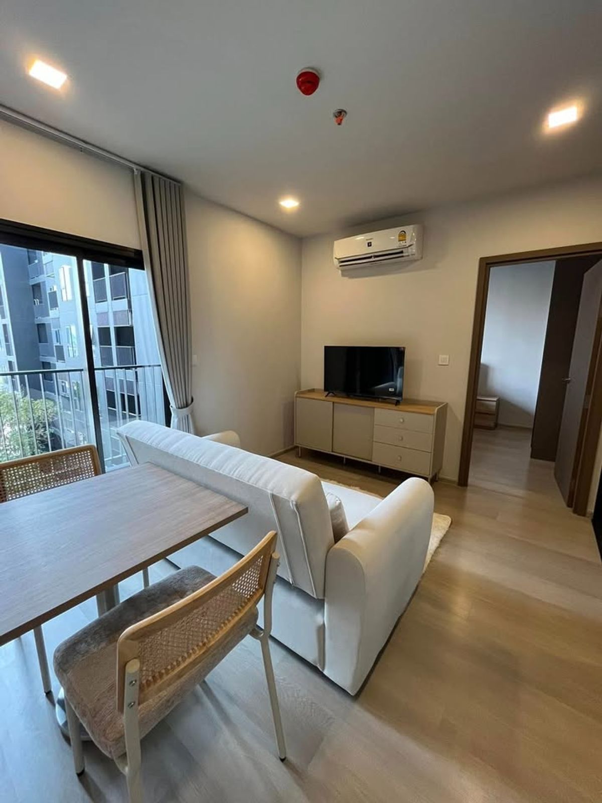 For RentCondoLadprao, Central Ladprao : Condo for rent, Life Phahon - Lat Phrao / Life Phahon - Ladprao (C6802034) ID LINE: @Condo44