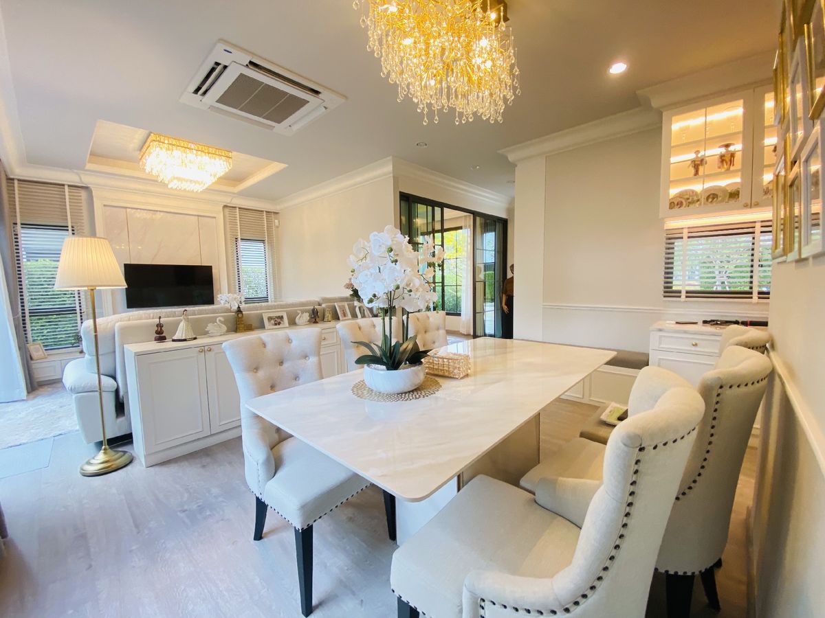 ขายบ้านลาดกระบัง สุวรรณภูมิ : สราญสิริ รามคำแหง บ้านหรู หิ้วกระเป๋าเข้าอยู่ได้เลย ที่ดิน 56 ตรว. พื้นที่ใช้สอย 184 ตรม.