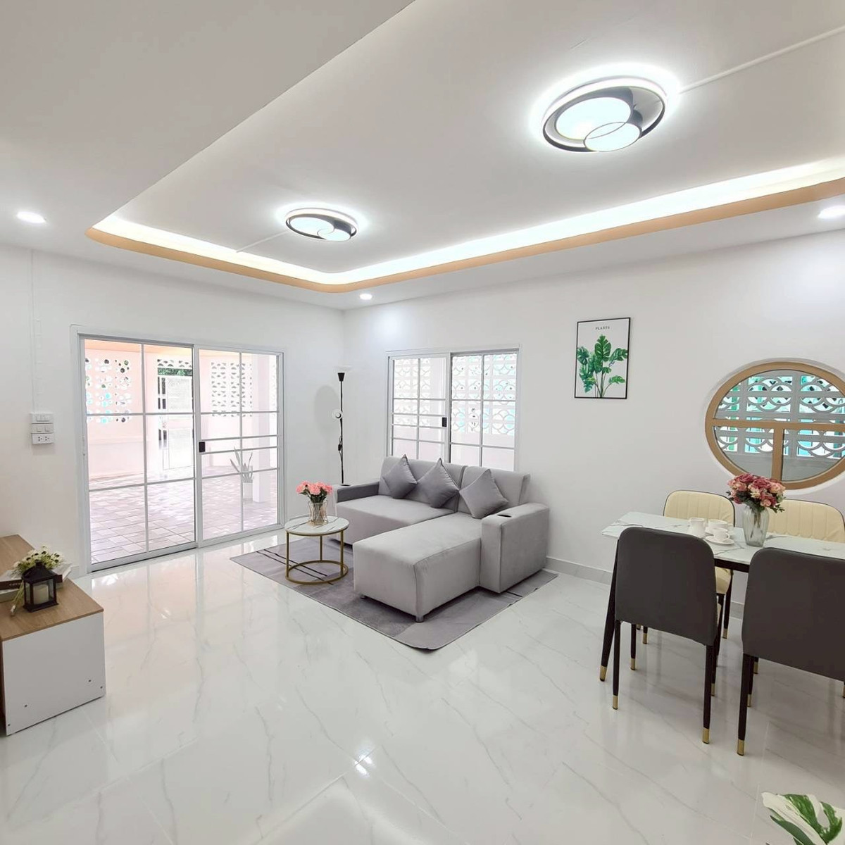 For SaleTownhomePathum Thani,Rangsit, Thammasat : Sell ​​Townhouse, 2nd corner room, Pruksa 9, Soi 49, Rangsit-Khlong 3, Size 27.4 Sq. There are 3 bedrooms, 2 bathrooms, good condition, full of kitchen, car park, price 1,600,000.- Free loans. Interested contact 085-550-1599.