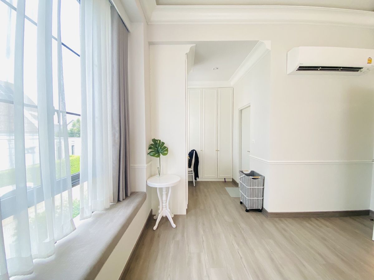 ขายบ้านลาดกระบัง สุวรรณภูมิ : สราญสิริ รามคำแหง บ้านหรู หิ้วกระเป๋าเข้าอยู่ได้เลย ที่ดิน 56 ตรว. พื้นที่ใช้สอย 184 ตรม.