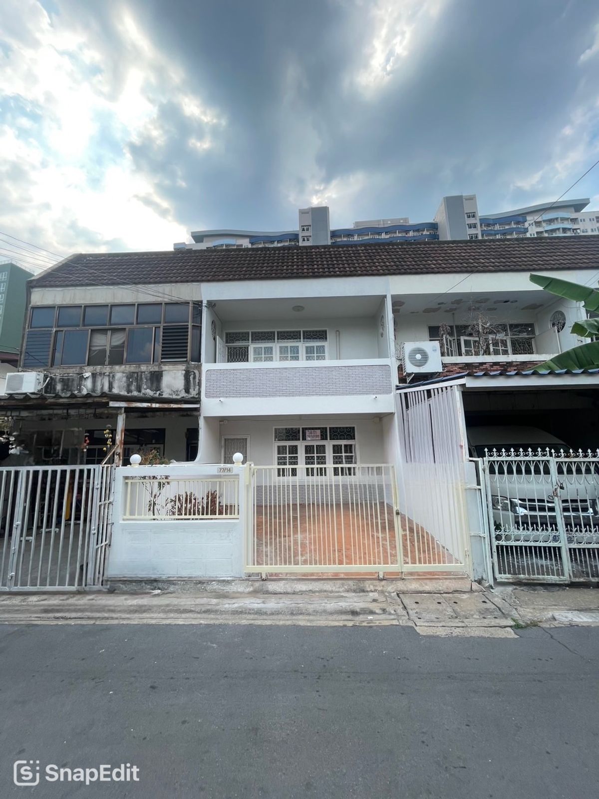 For RentTownhomeSapankwai,Jatujak : 2 -storey townhouse for rent, Soi Phahonyothin 24, Soi MRT Phahonyothin 24, Soi Land, Chatuchak District, near Major Ratchayothin, near Central Ladprao, Unionmall