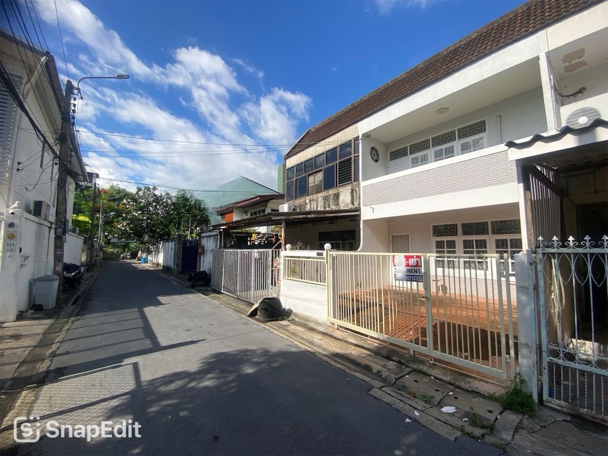 ให้เช่าทาวน์โฮมสะพานควาย จตุจักร : ให้เช่า ทาวน์เฮ้าส์ 2ชั้น ซอย พหลโยธิน 24 ซอย คุณธรรม  mrt พหลโยธิน 24 ซอย สำนักงานที่ดิน เขตจตุจักร ใกล้major รัชโยธิน ใกล้เซ็นทรัลลาดพร้าว unionmall  วิทยาลัยสันติราษภร์