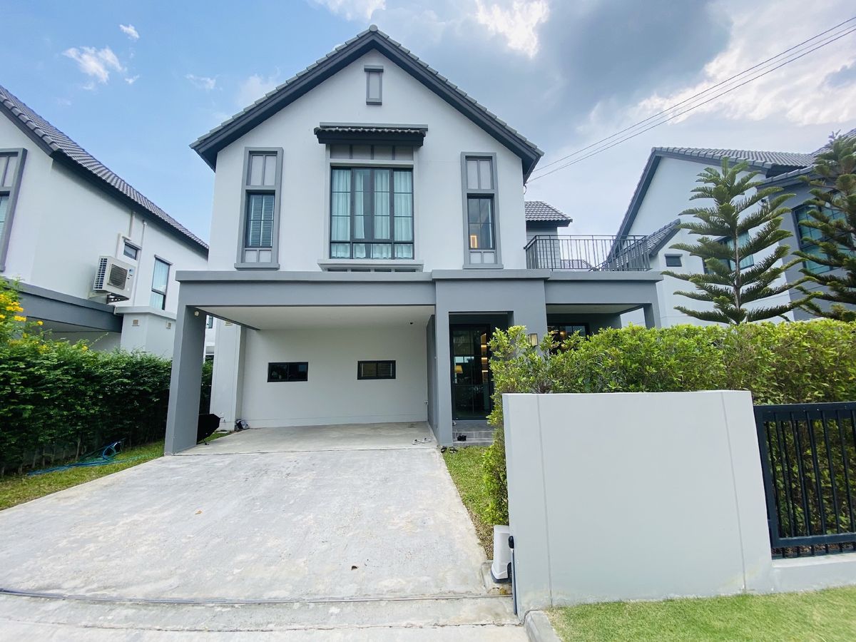 ขายบ้านลาดกระบัง สุวรรณภูมิ : สราญสิริ รามคำแหง บ้านหรู หิ้วกระเป๋าเข้าอยู่ได้เลย ที่ดิน 56 ตรว. พื้นที่ใช้สอย 184 ตรม.