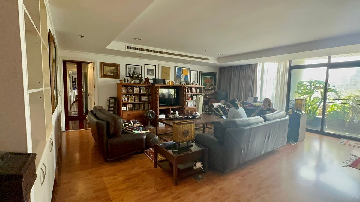 For SaleCondoNana, North Nana,Sukhumvit13, Soi Nana : For Sale Condo Kallista Manations Large Room with Balcony (S03-1995)