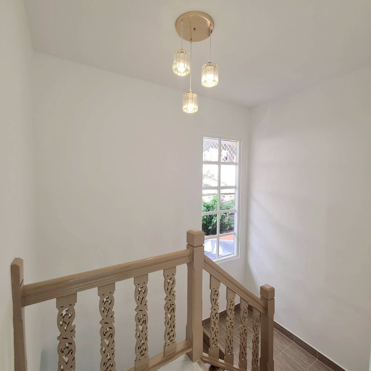 For SaleTownhomePathum Thani,Rangsit, Thammasat : Sell ​​Townhouse, 2nd corner room, Pruksa 9, Soi 49, Rangsit-Khlong 3, Size 27.4 Sq. There are 3 bedrooms, 2 bathrooms, good condition, full of kitchen, car park, price 1,600,000.- Free loans. Interested contact 085-550-1599.