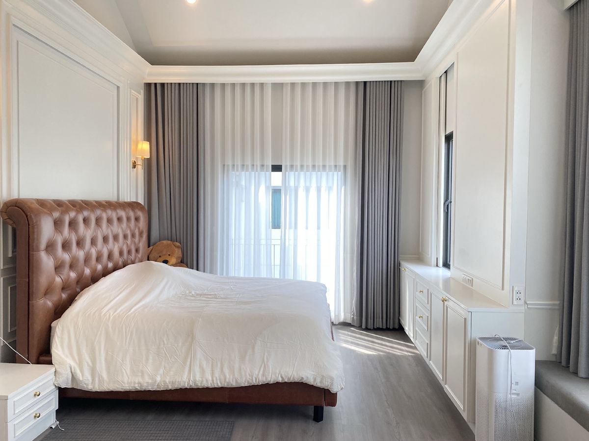 ขายบ้านลาดกระบัง สุวรรณภูมิ : สราญสิริ รามคำแหง บ้านหรู หิ้วกระเป๋าเข้าอยู่ได้เลย ที่ดิน 56 ตรว. พื้นที่ใช้สอย 184 ตรม.