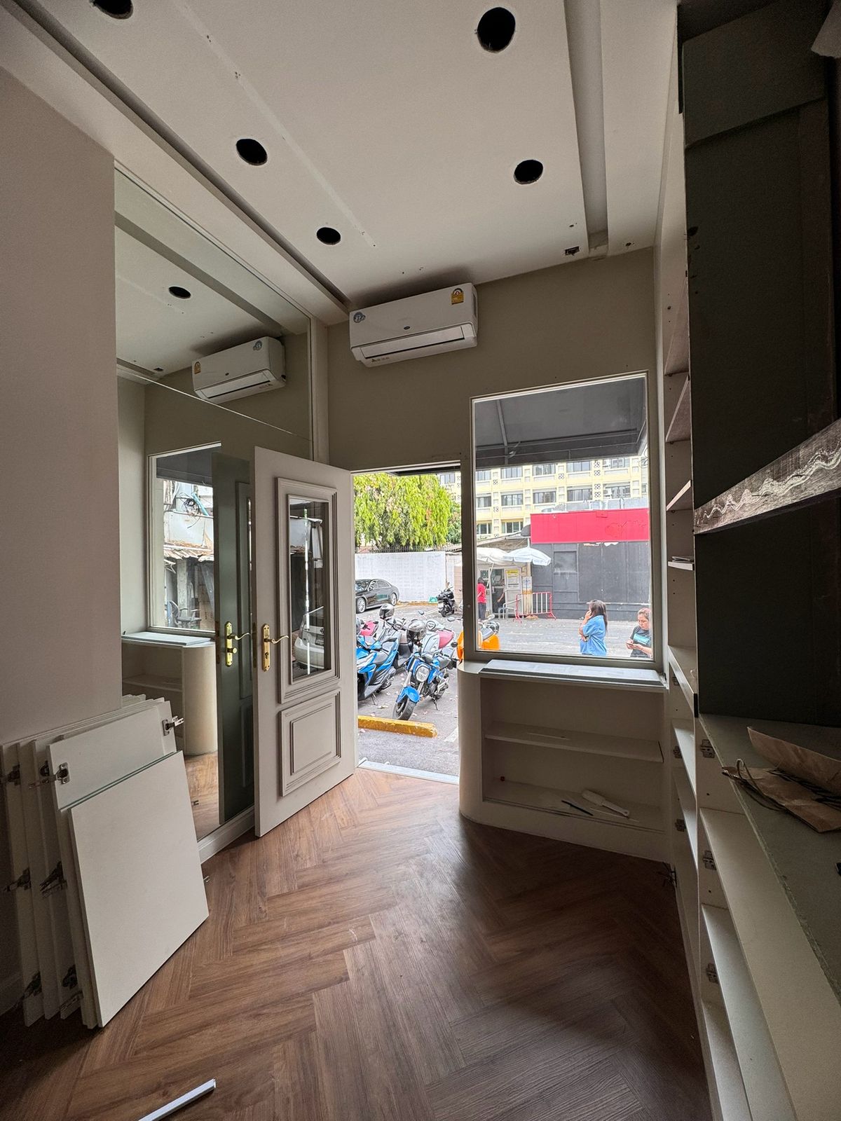 For RentRetail SpaceSukhumvit, Asoke, Thonglor : Rent a small area, Thonglor 13, suitable for flower shops or other businesses (N.1604)