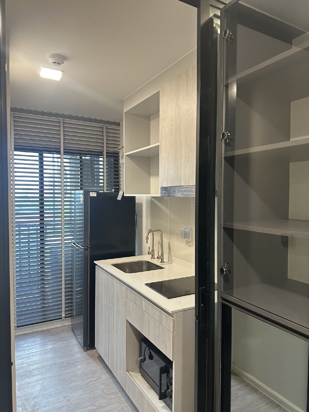 For RentCondoBangna, Bearing, Lasalle : Condo for rent at Moz Tropica Bangna Atmoz Tropicana Bangna Floor/Building: 6 Building: E ​​Room size: 29 sq.m. Price: 12,000 baht. Nearby places: Yellow Line