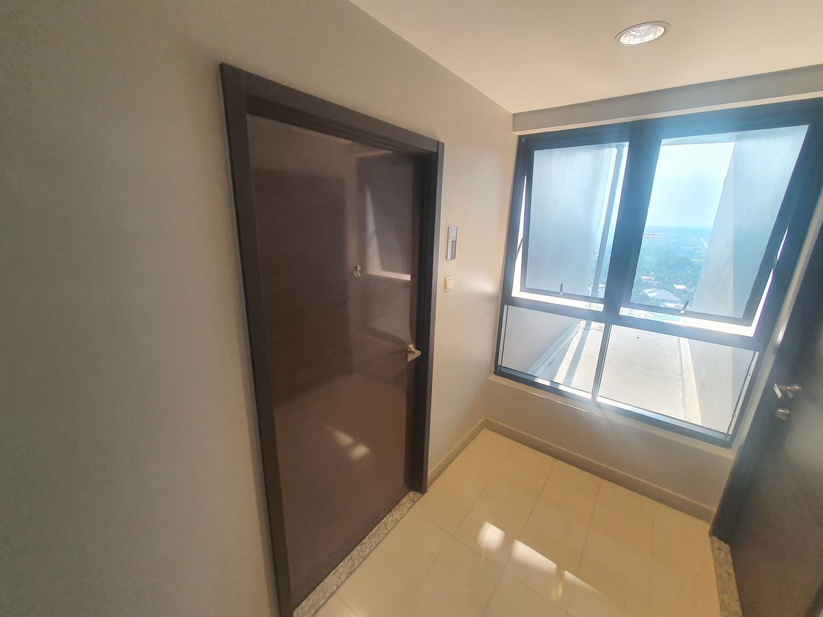 ขายคอนโดปิ่นเกล้า จรัญสนิทวงศ์ : คอนโด ห้องมุม 83.9 ตารางเมตร, เป็นส่วนตัว เนื้อที่เยอะ, ศุภาลัย ลอฟท์ สถานีแยกไฟฉาย, ห้องใหม่ไม่เคยอยู่, วิวระเบียงไม่มีตึกบัง อากาศดี, ห่างรถไฟฟ้า สถานีแยกไฟฉาย เพียง 350 เมตร