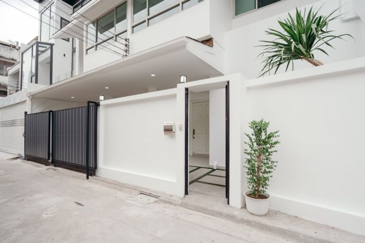 For SaleHome OfficeSukhumvit, Asoke, Thonglor : Big house in the heart of Sukhumvit, Asoke-Nana, suitable for home office