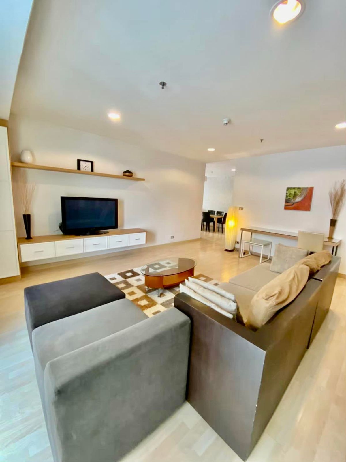 ขายคอนโดสุขุมวิท อโศก ทองหล่อ : ขายคอนโด 2 ห้องนอนใกล้ทองหล่อ 59 Heritage Condo  สุขุมวิท 59 ติดต่อ Agent Aey Tel./Line: 093-939-7861