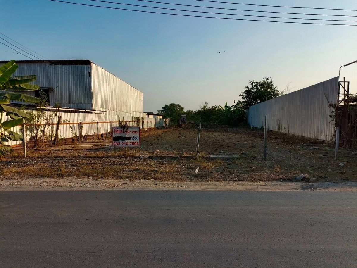 For RentLandNawamin, Ramindra : Land for rent, very good location, attached to the front of Rat Nimit Road, Khlong Sam Wa District, area 257 sq.w., width 18, 58 meters deep